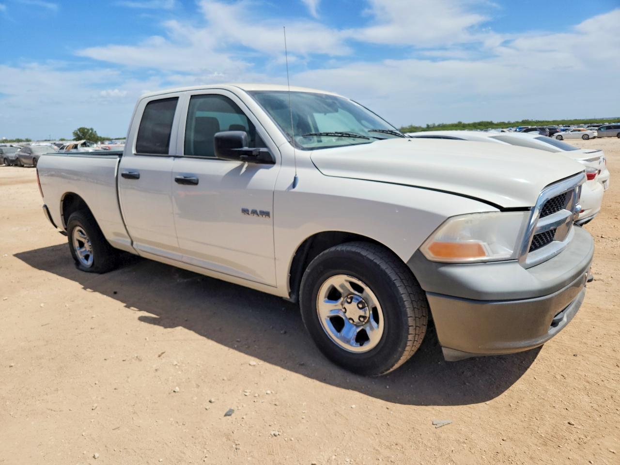 2009 Dodge Ram 1500 White vin: 1D3HB18K09S753125
