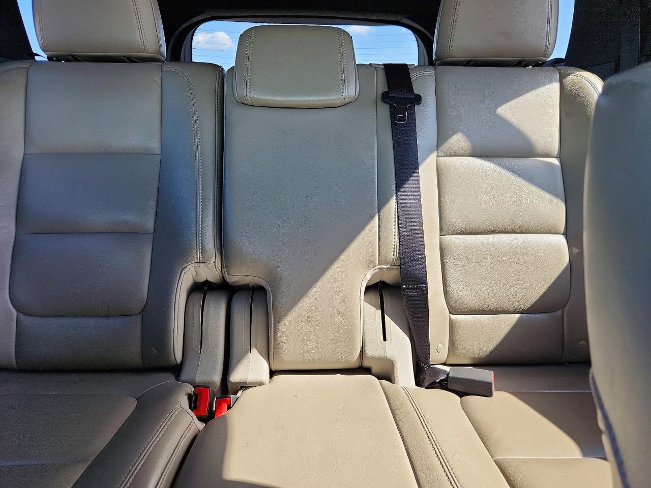 2011 Ford Explorer Xlt Белый vin: 1FMHK8D82BGA46172