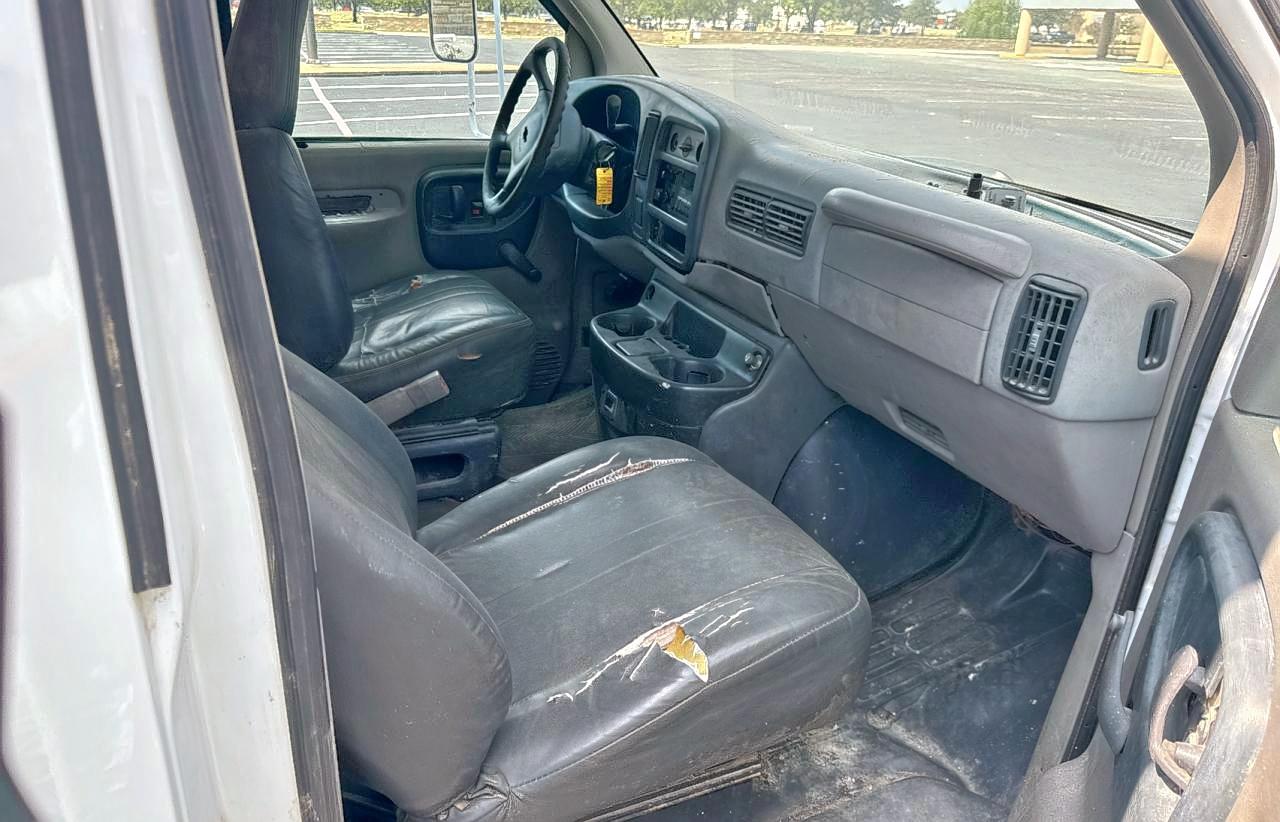 1997 Chevrolet Express G3500 White vin: 1GBJG31R8V1008819