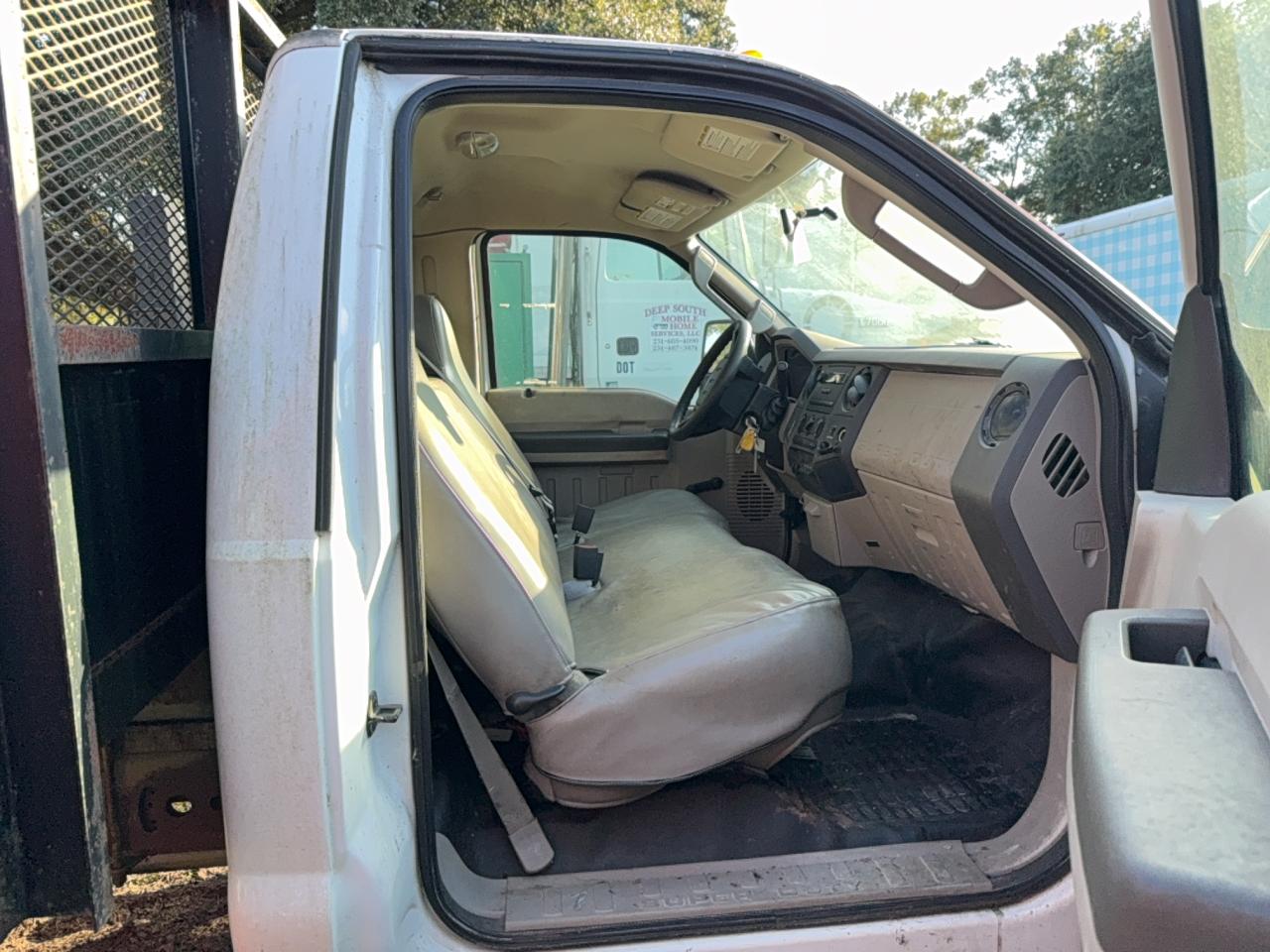 2008 Ford F550 Super Duty Белый vin: 1FDAF56R38EE31755