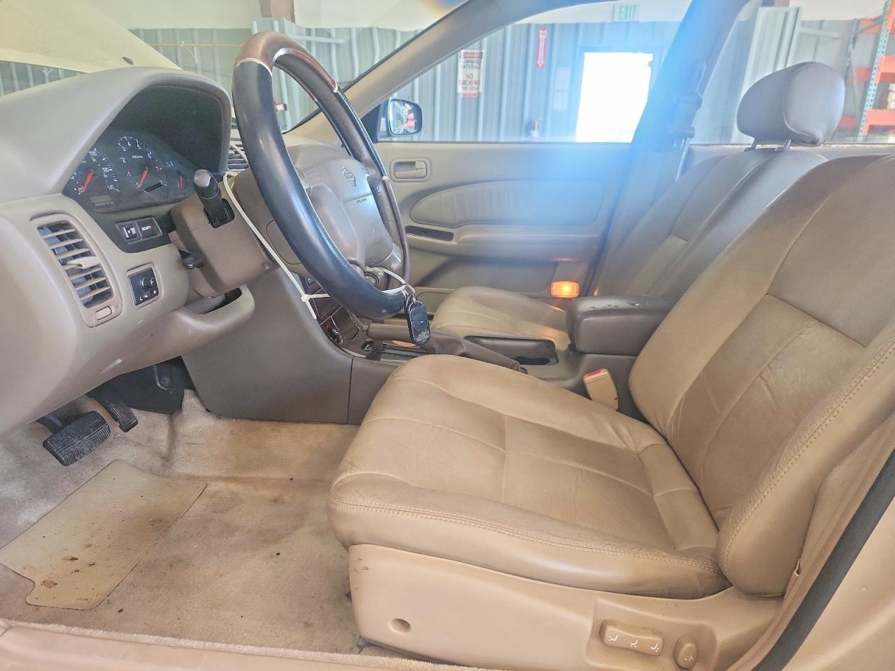 1998 Nissan Maxima Gxe Tan vin: JN1CA21D3WM916456