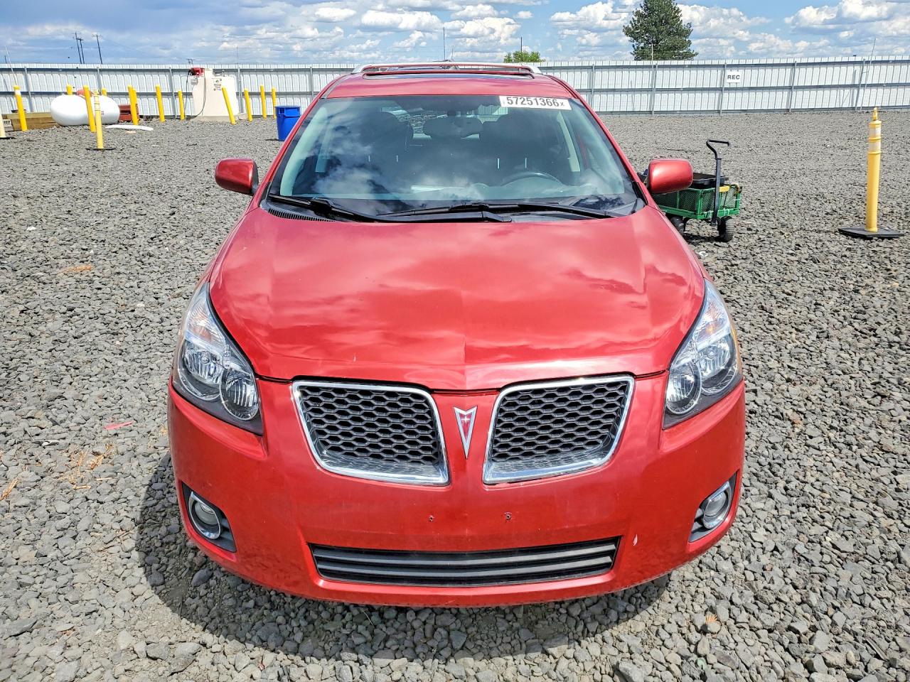 2009 Pontiac Vibe Red vin: 5Y2SM67089Z463339