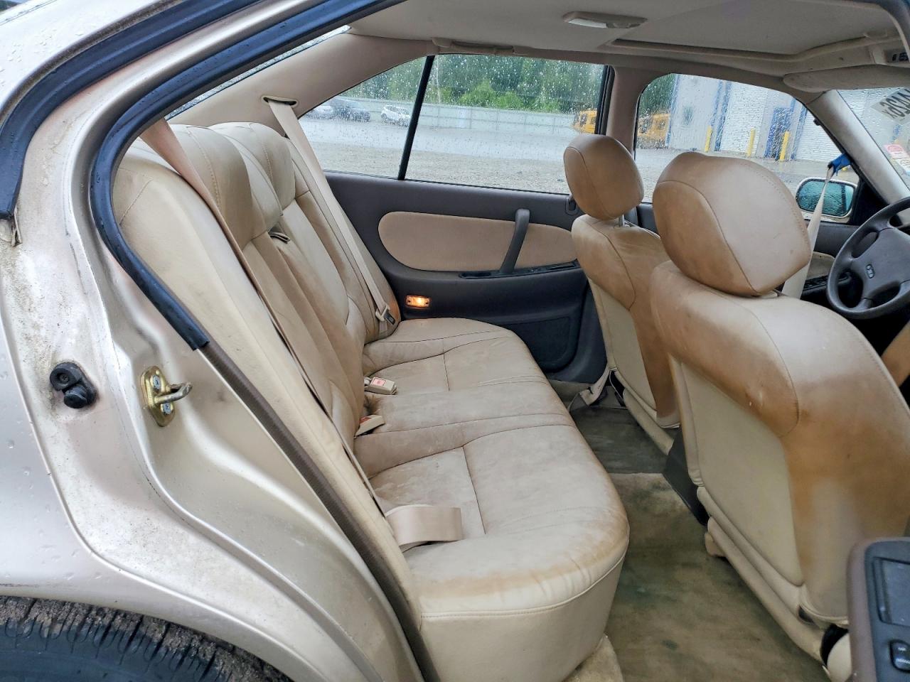 1992 Nissan Maxima Gxe Gold vin: JN1HJ01P7NT605525