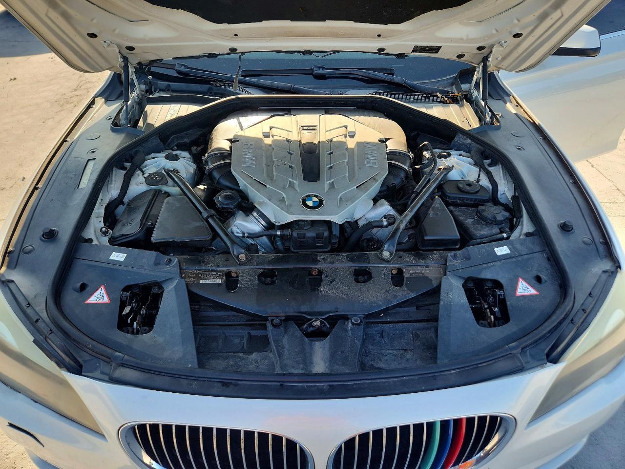 2010 Bmw 750 Li Xdrive Белый vin: WBAKC8C5XAC430847