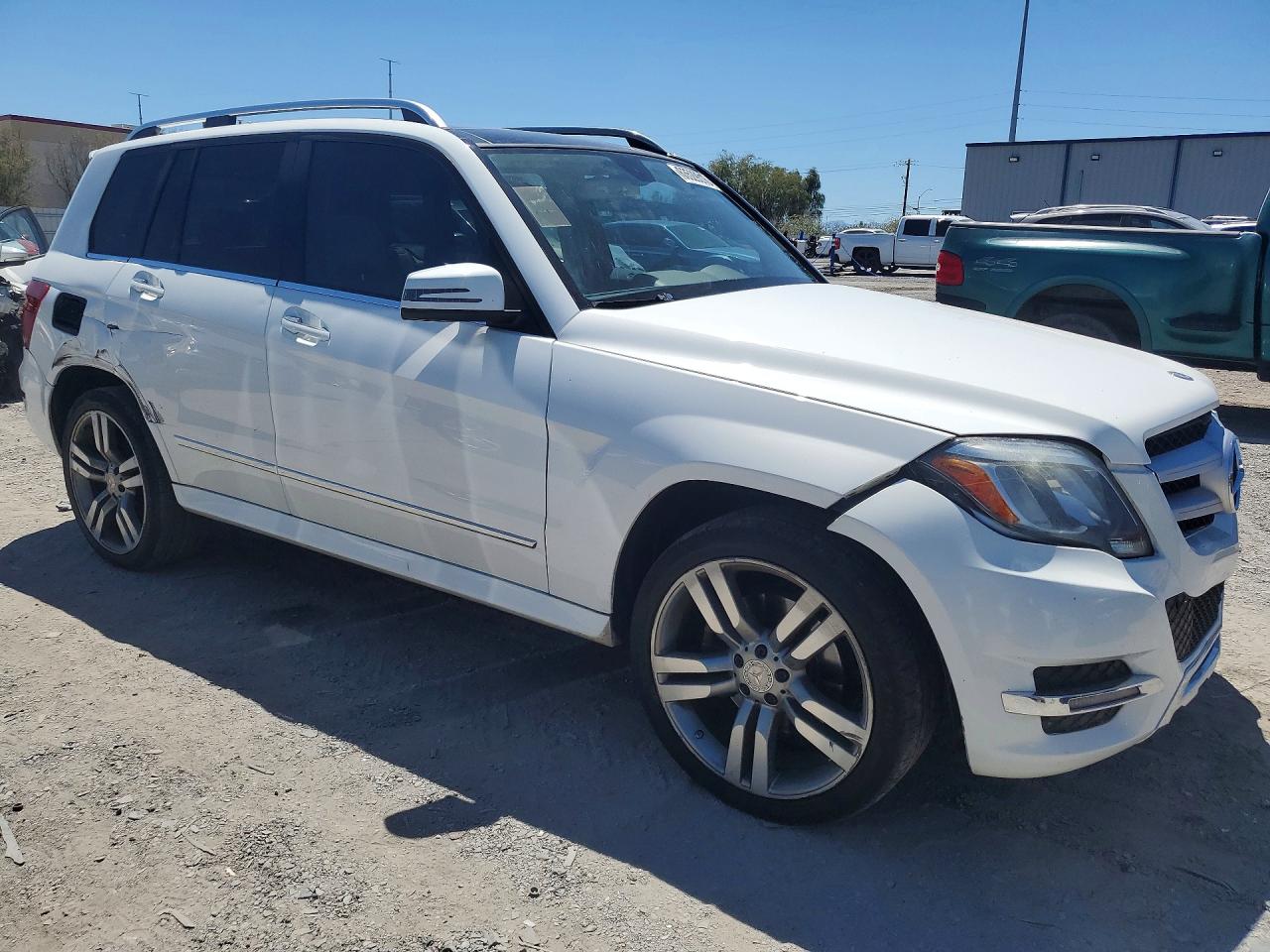 2014 Mercedes-benz Glk 350 White vin: WDCGG5HB1EG192387