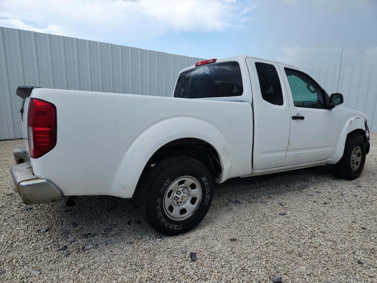 2015 Nissan Frontier S White vin: 1N6BD0CT8FN735479 Damage: Right Bed Side, Dent(S) W/ Paint Dmg, 6 To 7 Inches