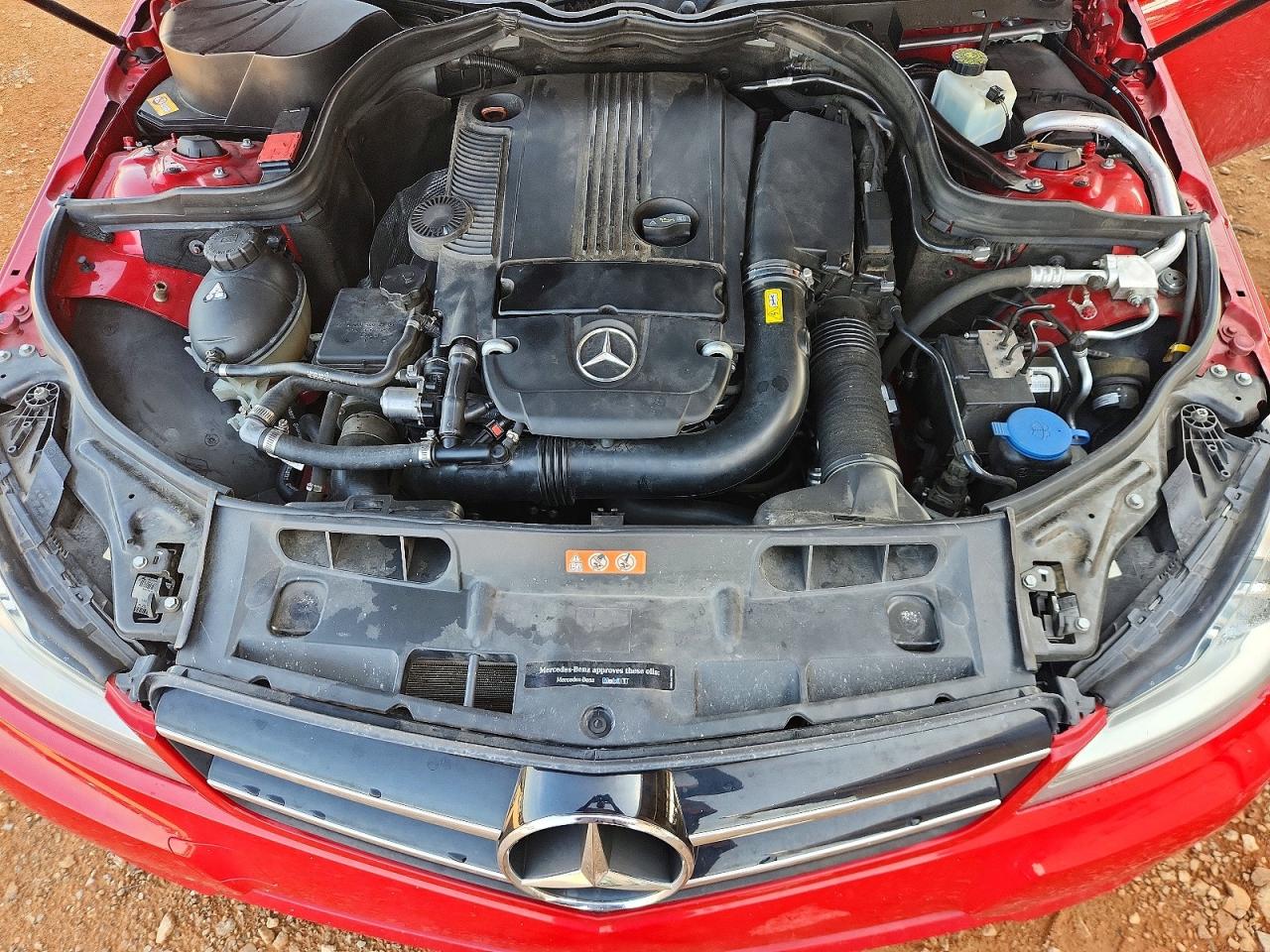 2015 Mercedes-benz C 250 Красный vin: WDDGJ4HB9FG363945