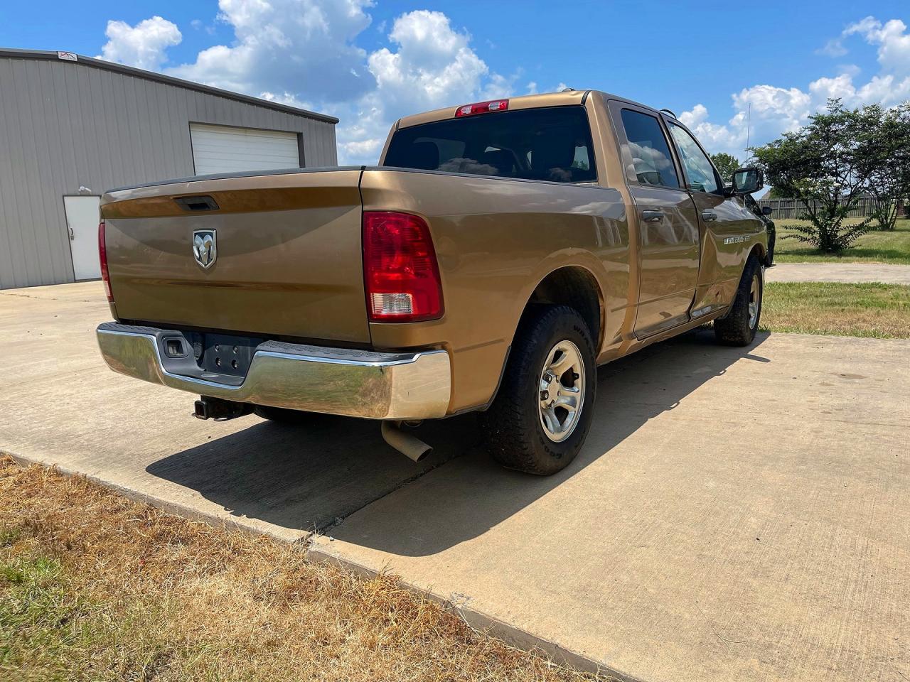 2011 Dodge Ram 1500 Gold vin: 1D7RB1CT5BS654146