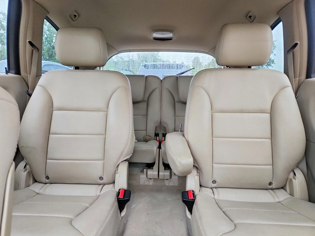 2011 Mercedes-benz R 350 4matic White vin: 4JGCB6FE8BA128461
