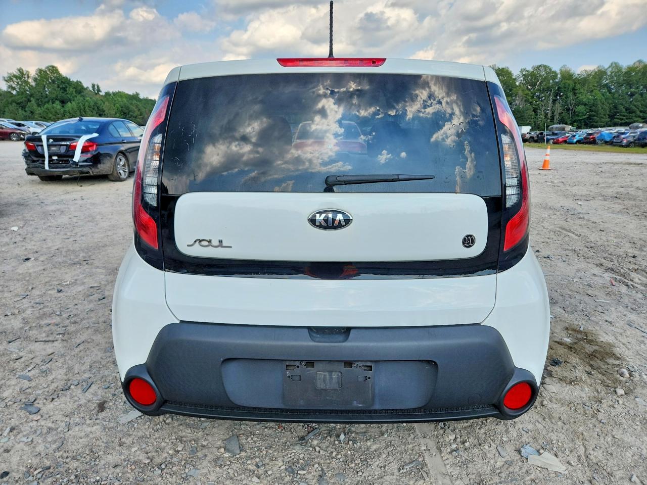 2016 Kia Soul Base White vin: KNDJN2A25G7288326