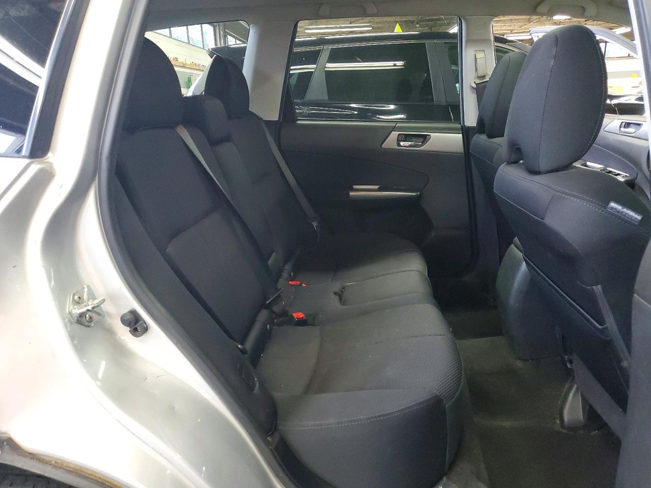 2011 Subaru Forester 2.5x Premium Silver vin: JF2SHBDC4BH730128