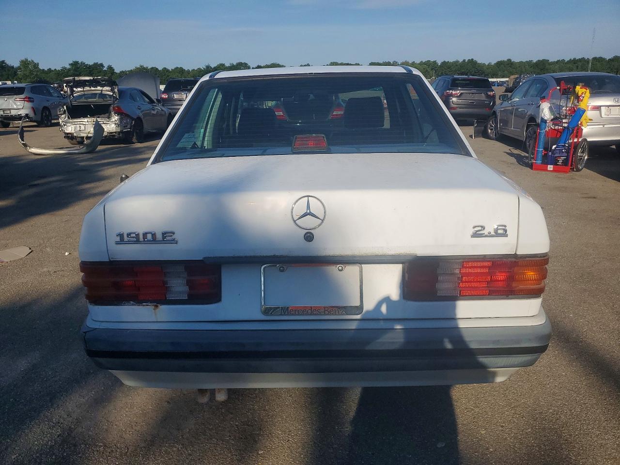 1989 Mercedes-benz 190 E 2.6 White vin: WDBDA29D2KF558348