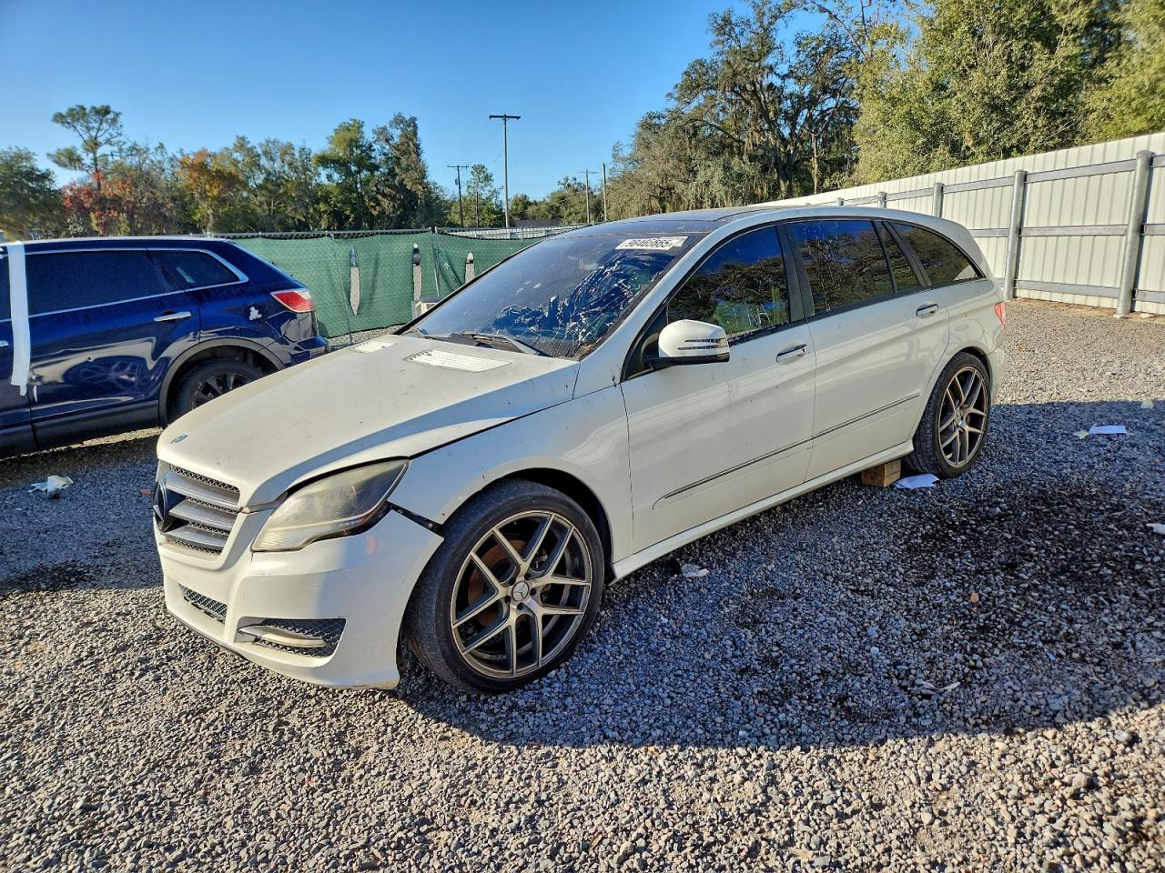 2012 Mercedes-benz R 350 4matic White vin: 4JGCB5HE6CA146210