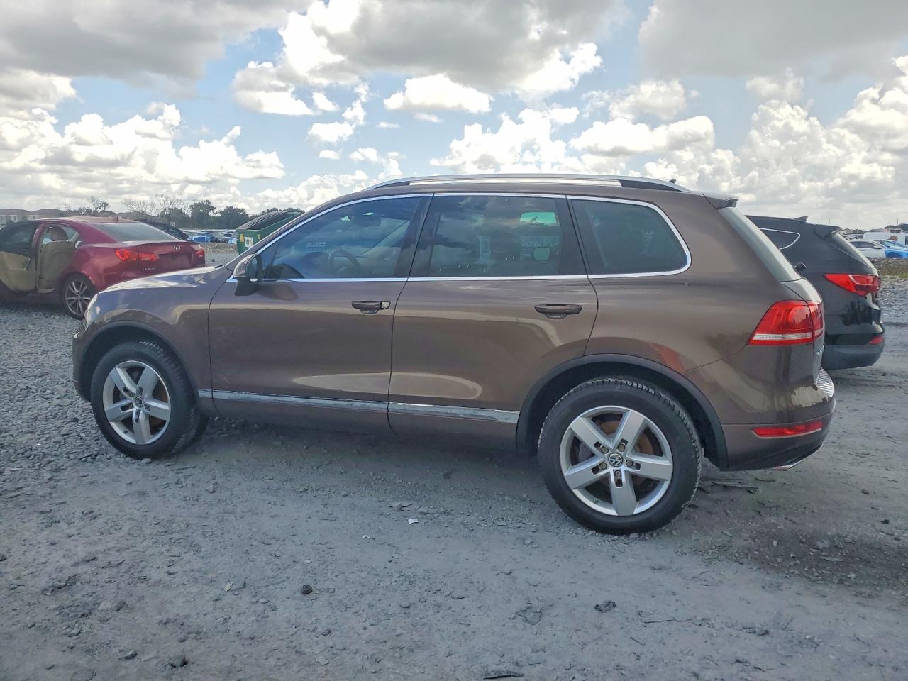 2014 Volkswagen Touareg V6 Tdi Brown vin: WVGEP9BP9ED008822