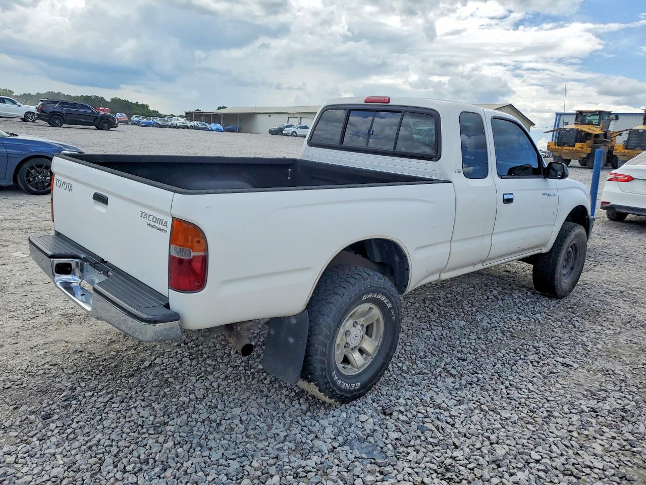 2000 Toyota Tacoma Xtracab Prerunner White vin: 5TESM92NXYZ703207