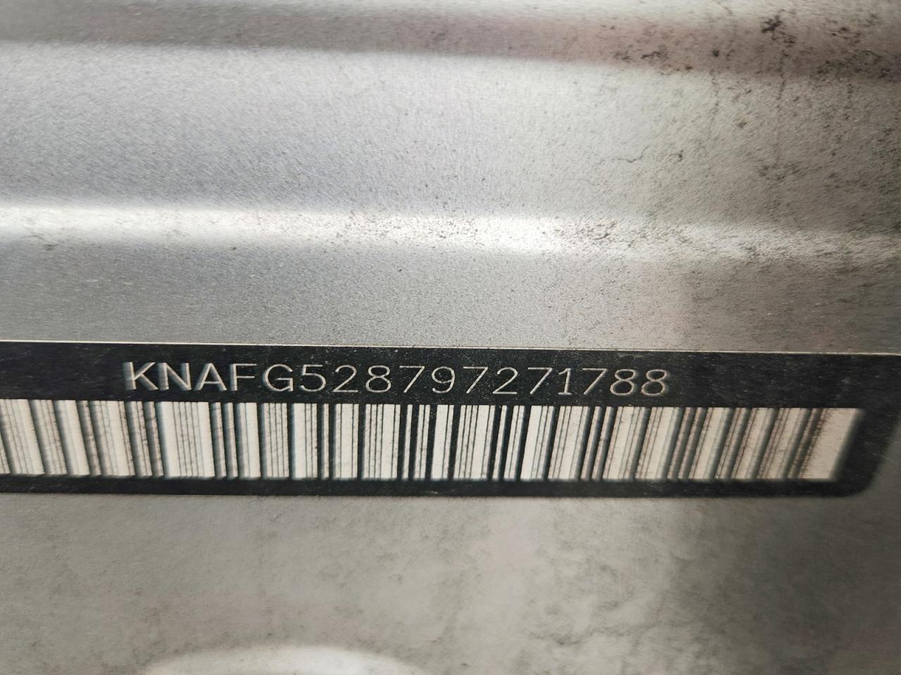 2009 Kia Rondo Base Серебряный vin: KNAFG528797271788