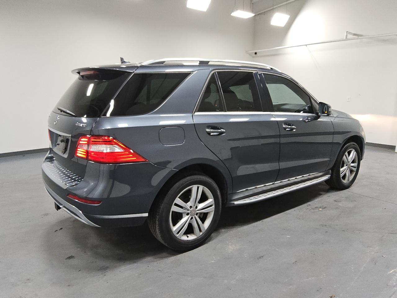 2015 Mercedes-benz Ml 350 4matic Gray vin: 4JGDA5HB9FA593423 Damage: Right Qtr Panel, Dent(S) W/No Paint Dmg, 1 To 2 Inches