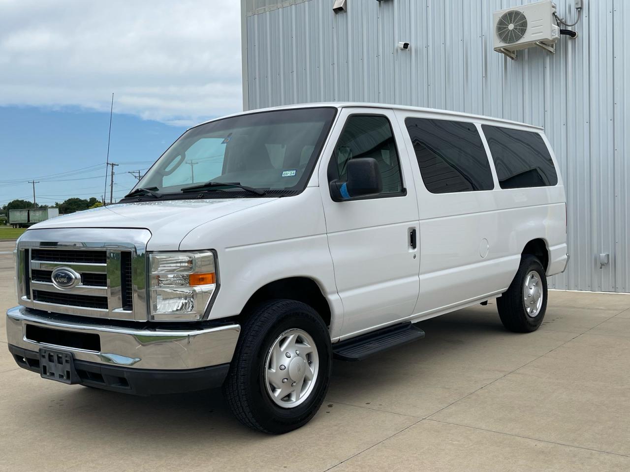 2013 Ford Econoline E350 Super Duty Wagon White vin: 1FBNE3BL4DDA99277