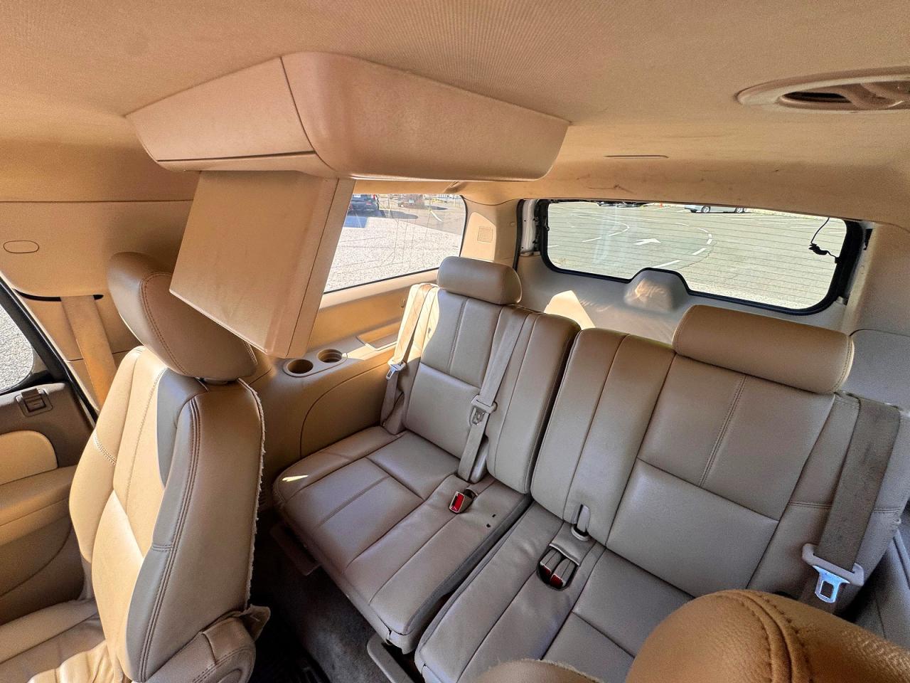 2012 Chevrolet Suburban K1500 Lt Белый vin: 1GNSKJE70CR204318