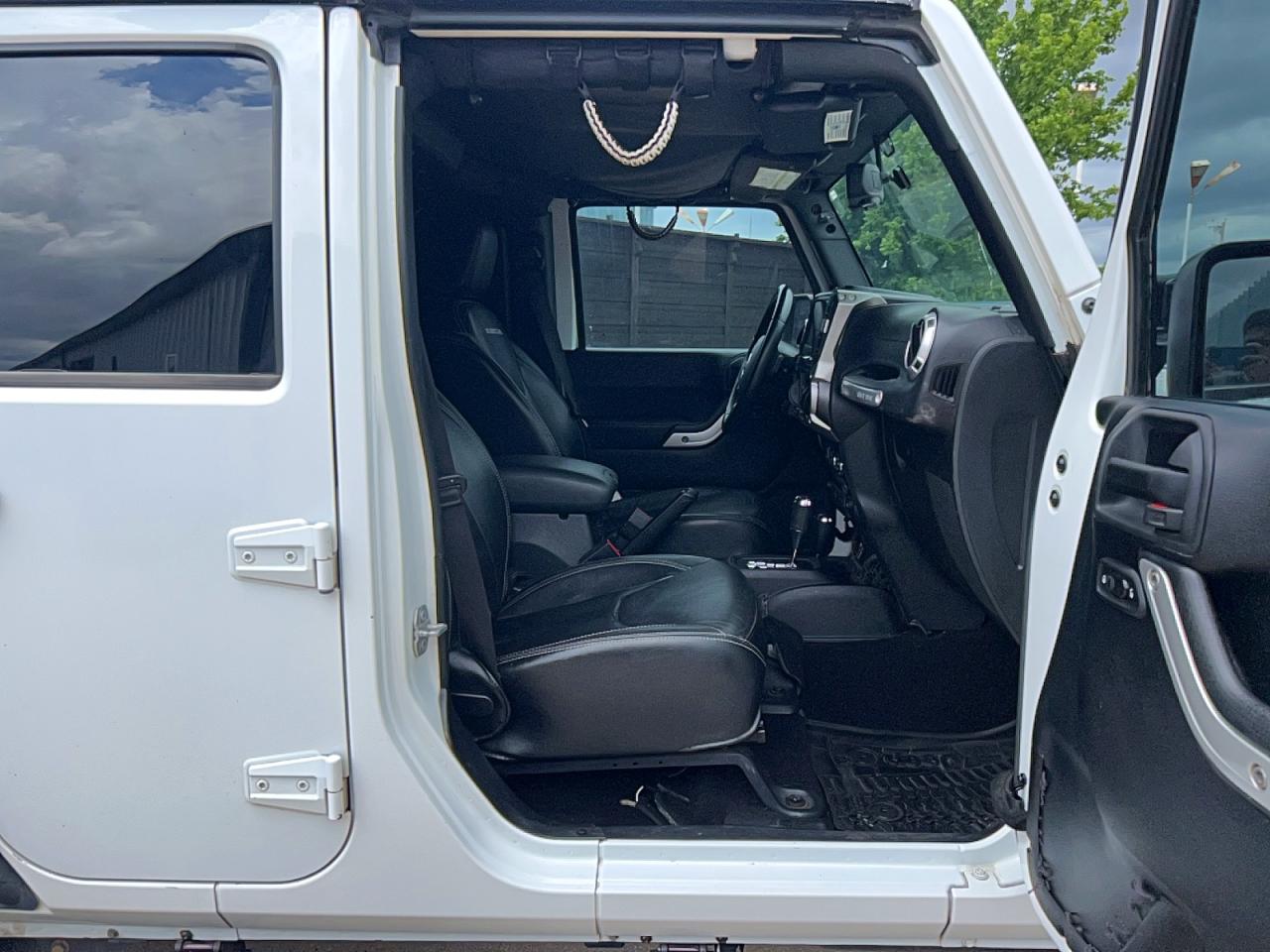 2015 Jeep Wrangler Unlimited Rubicon White vin: 1C4BJWFG3FL530855