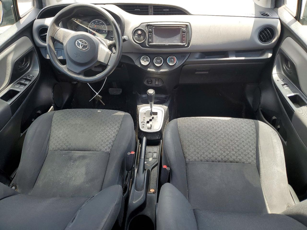 2015 Toyota Yaris 5-door L Silver vin: VNKKTUD31FA035281