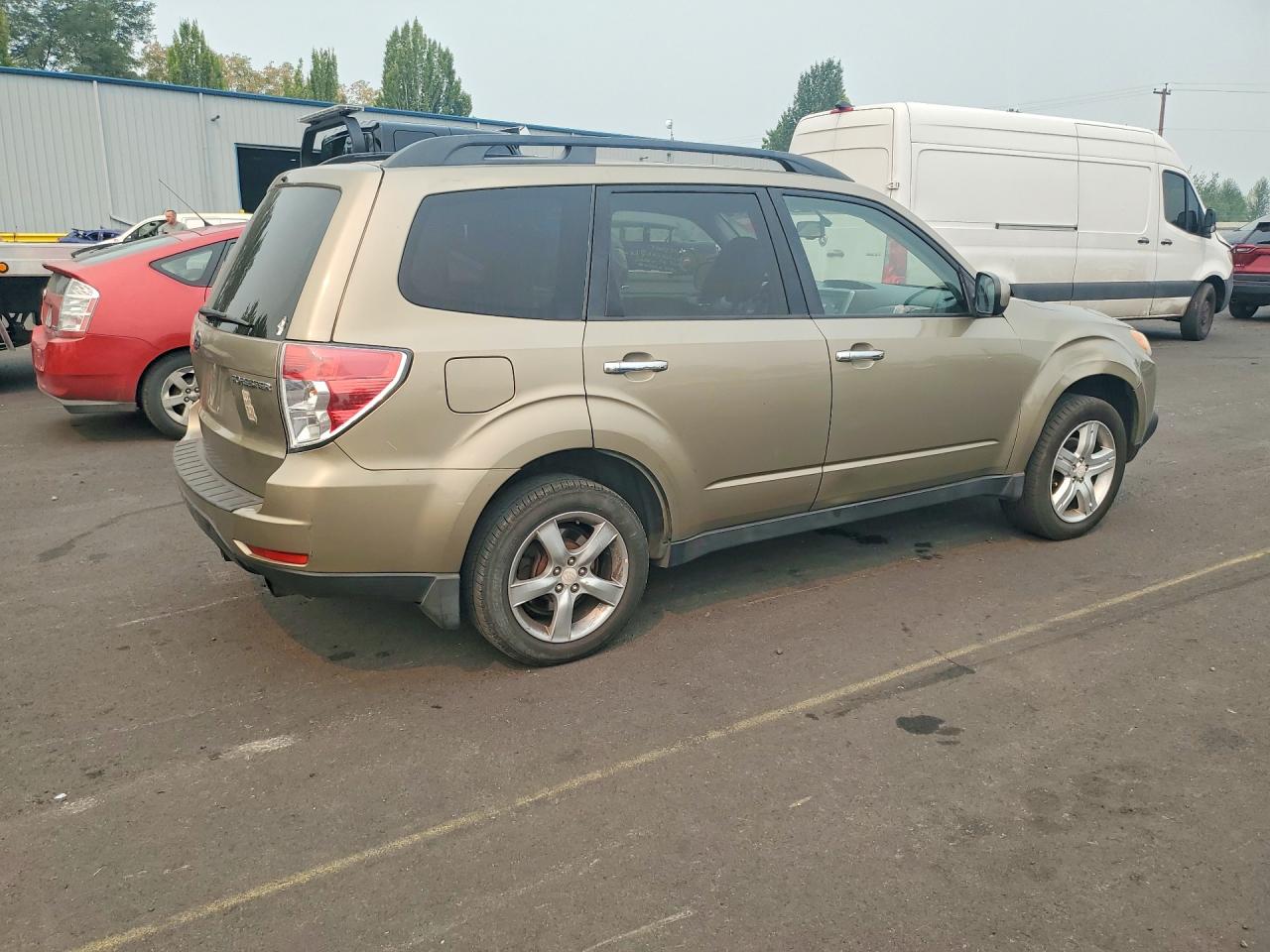 2009 Subaru Forester 2.5x Limited Золотой vin: JF2SH64619H763566