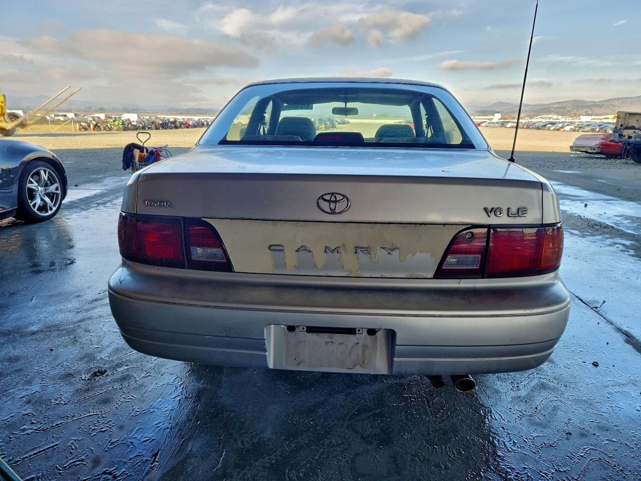 1996 Toyota Camry Le Silver vin: JT2BF12K0T0139893
