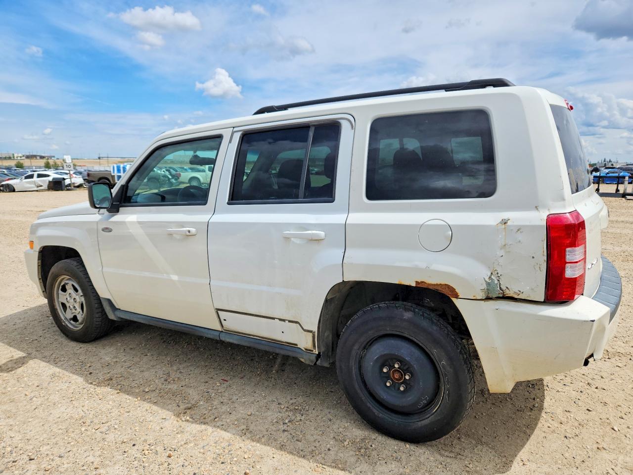 2010 Jeep Patriot Sport White vin: 1J4NF2GB1AD500325