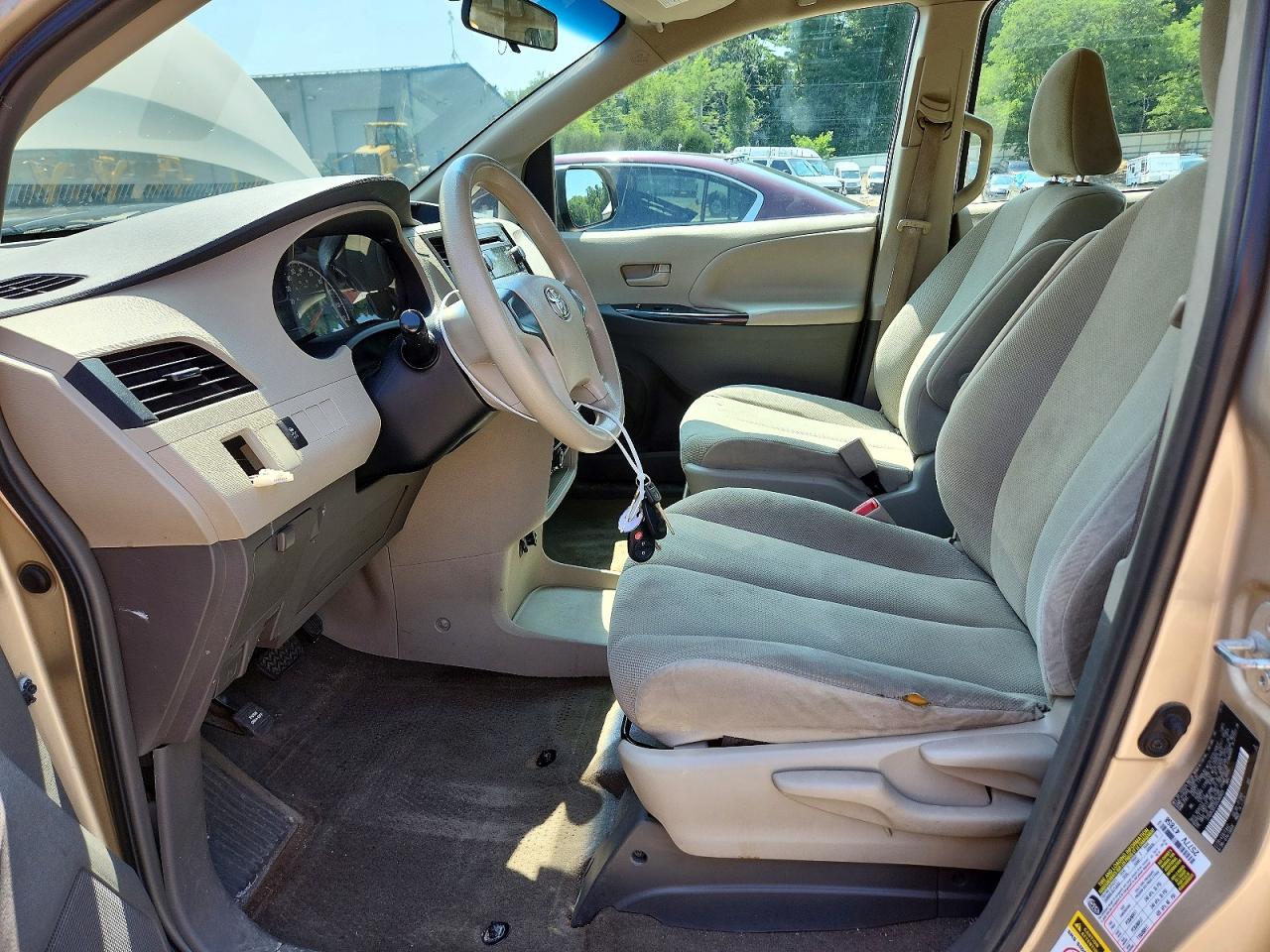 2013 Toyota Sienna L 7-passenger Beige vin: 5TDZK3DC2DS360929