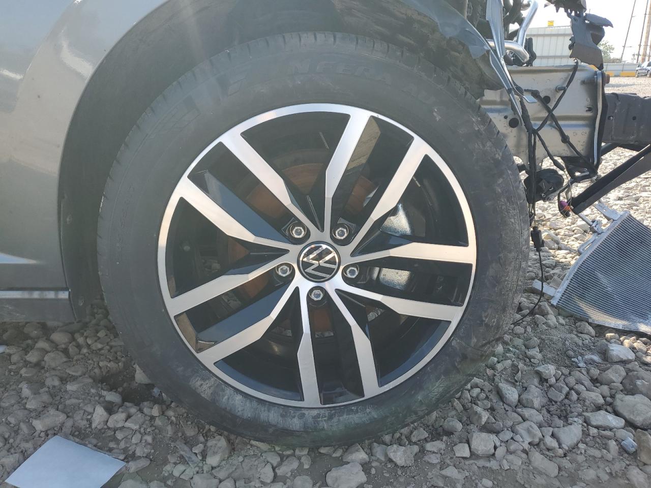2026 Volkswagen Jetta Se Gray vin: 3VW7W7BU8TM013325 Damage: Right Front Tire, Worn, Replacement Required