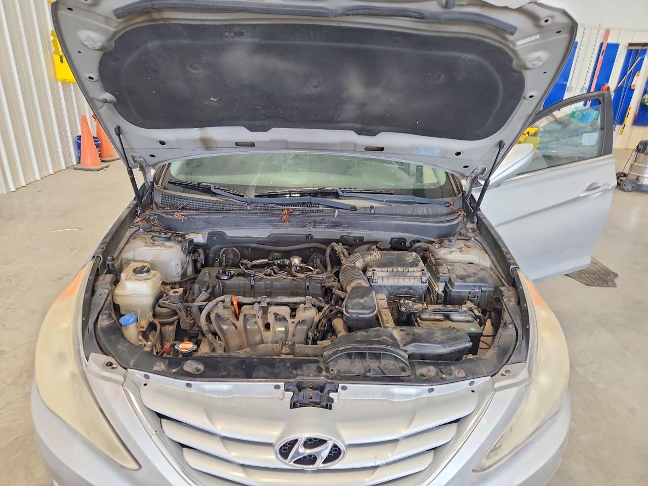 2011 Hyundai Sonata Gls Silver vin: 5NPEB4AC1BH005908