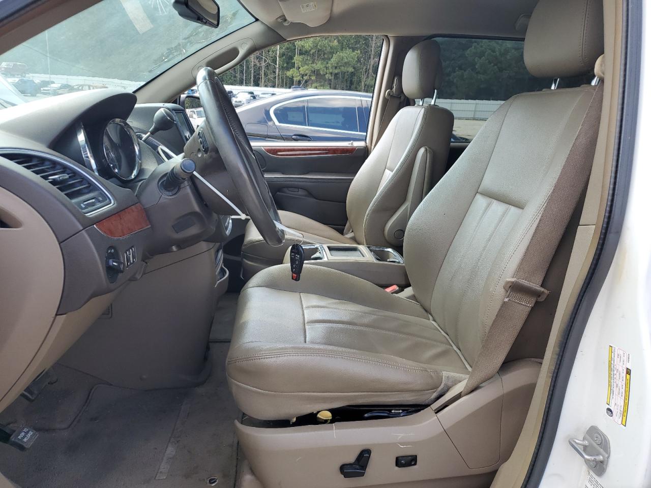 2014 Chrysler Town & Country Touring White vin: 2C4RC1BG1ER295234