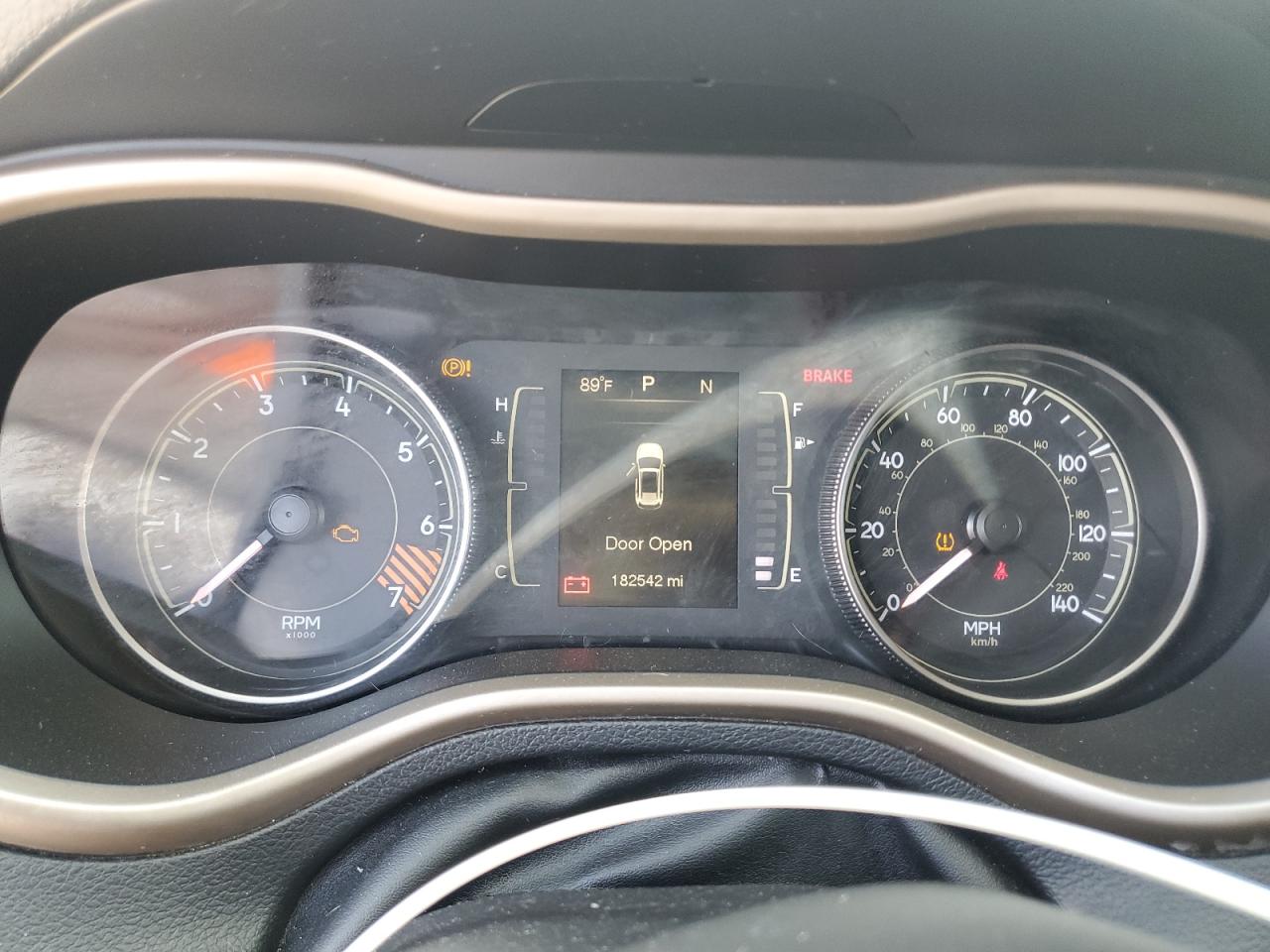 2014 Jeep Cherokee Latitude White vin: 1C4PJLCBXEW157940