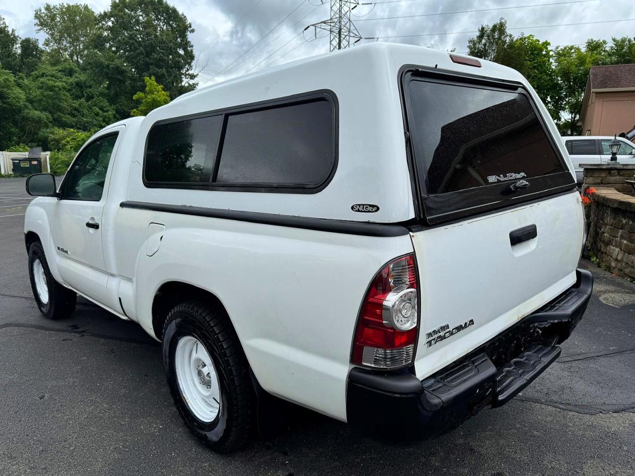 2009 Toyota Tacoma Base White vin: 5TENX22N09Z593104