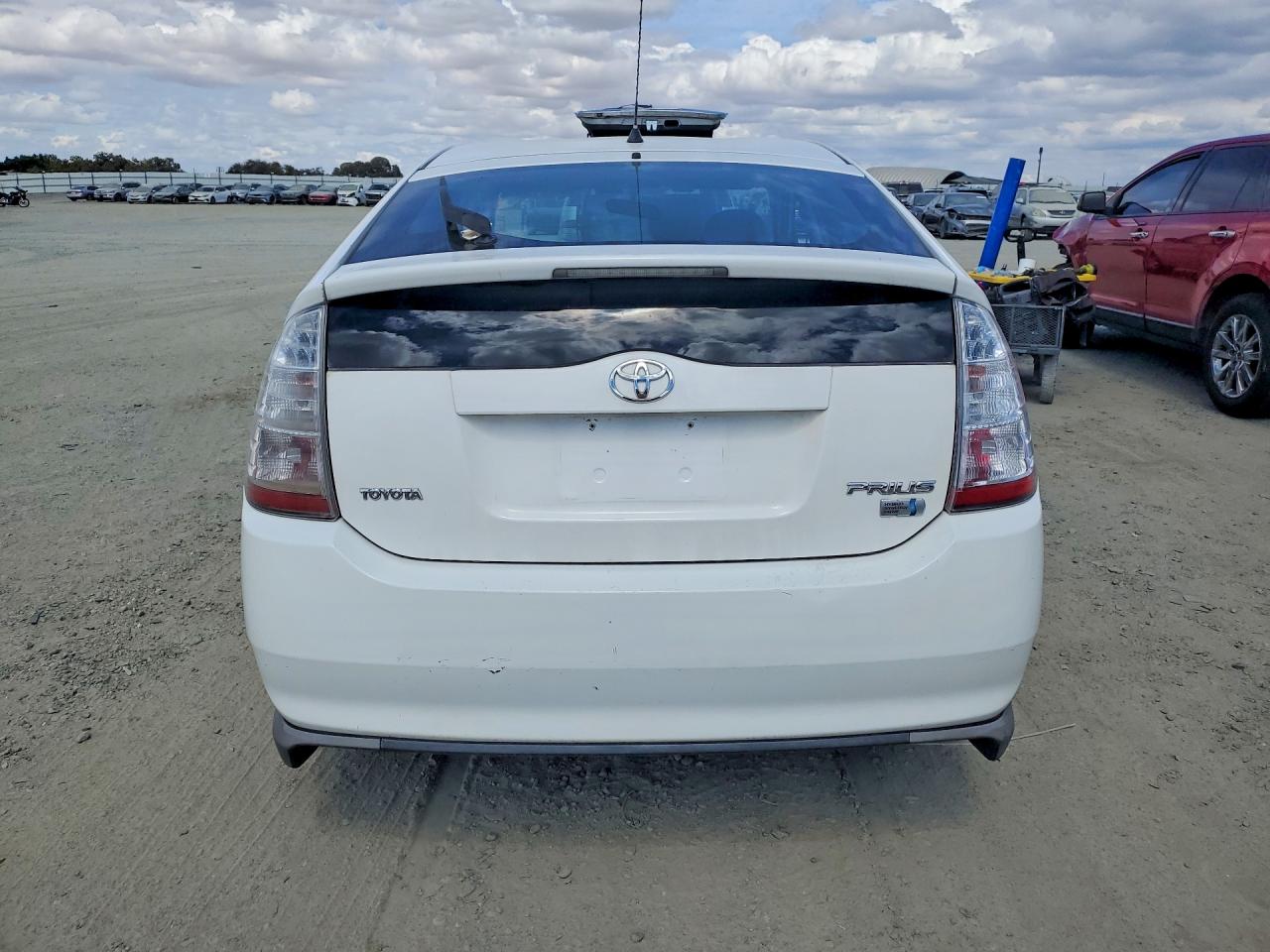 2008 Toyota Prius Base White vin: JTDKB20U983442061