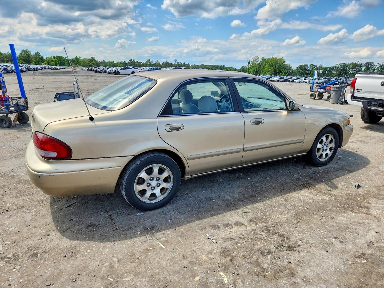 1999 Mazda 626 Es Tan vin: 1YVGF22D7X5871641