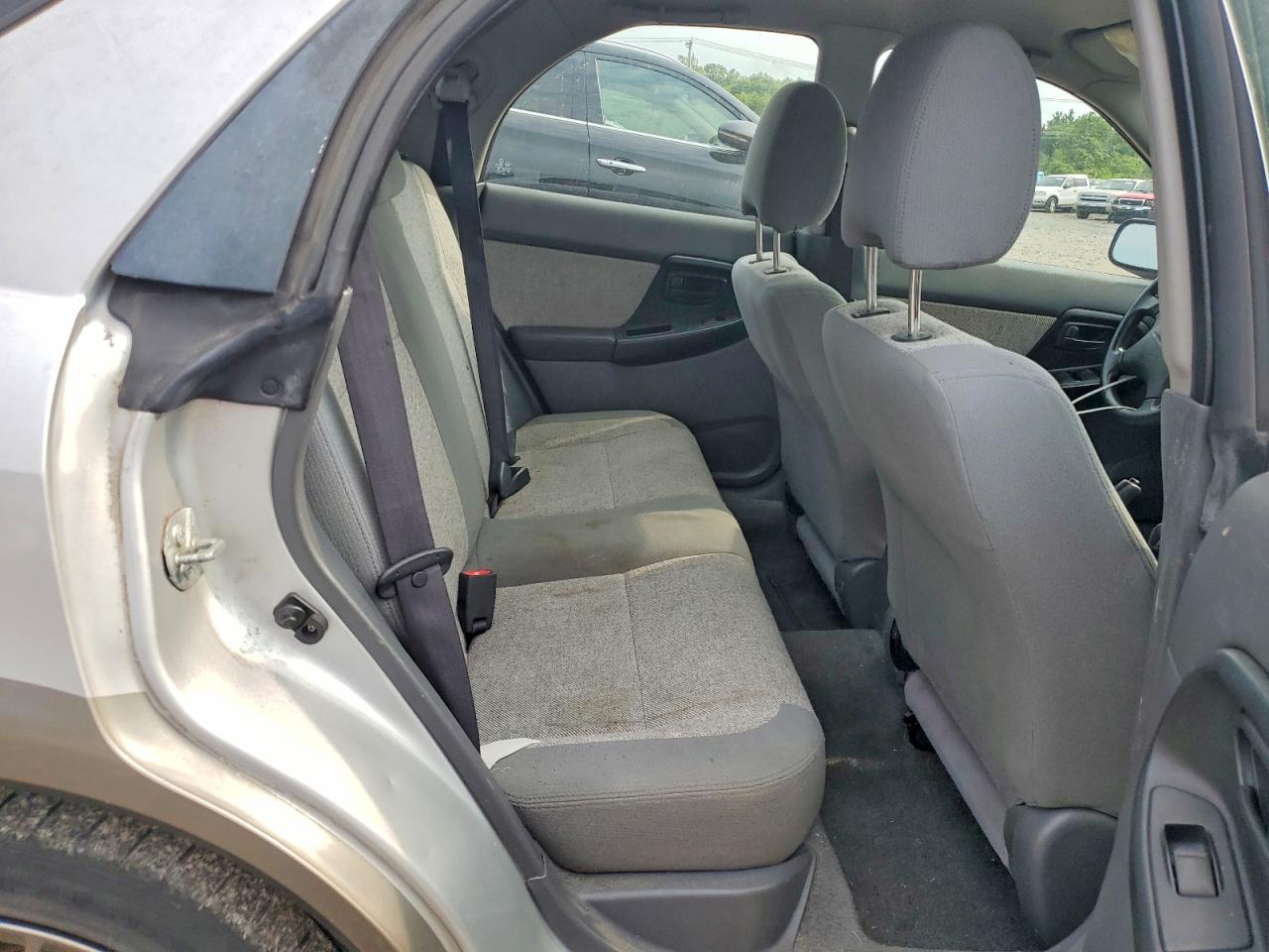 2004 Subaru Impreza Outback Sport Silver vin: JF1GG68584G820049
