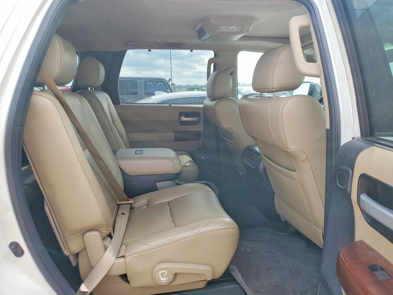 2013 Toyota Sequoia Platinum White vin: 5TDYY5G1XDS049622