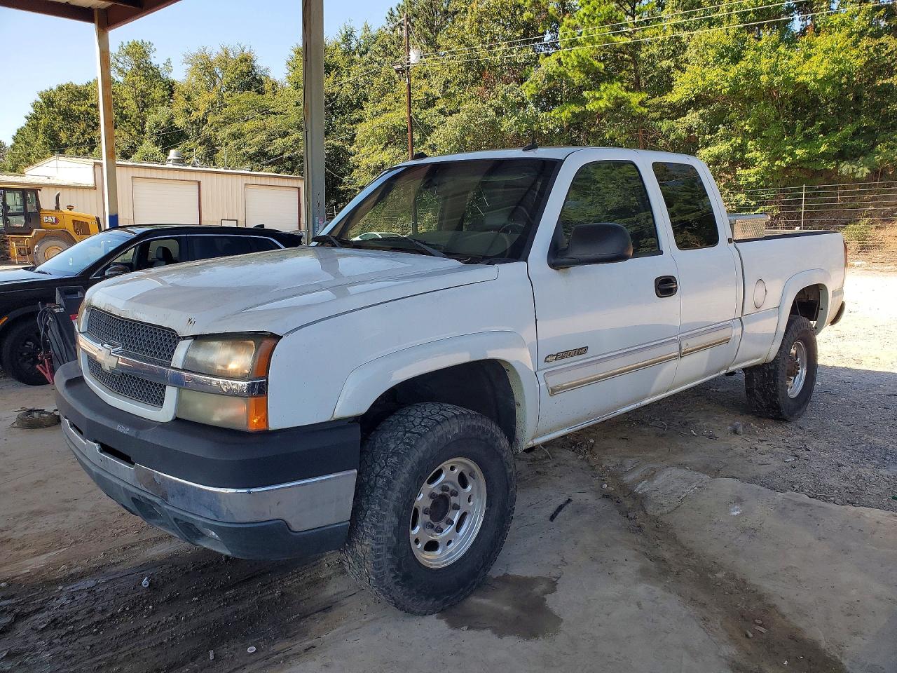 2004 Chevrolet Silverado C2500 Heavy Duty White vin: 1GCHC29U54E152134