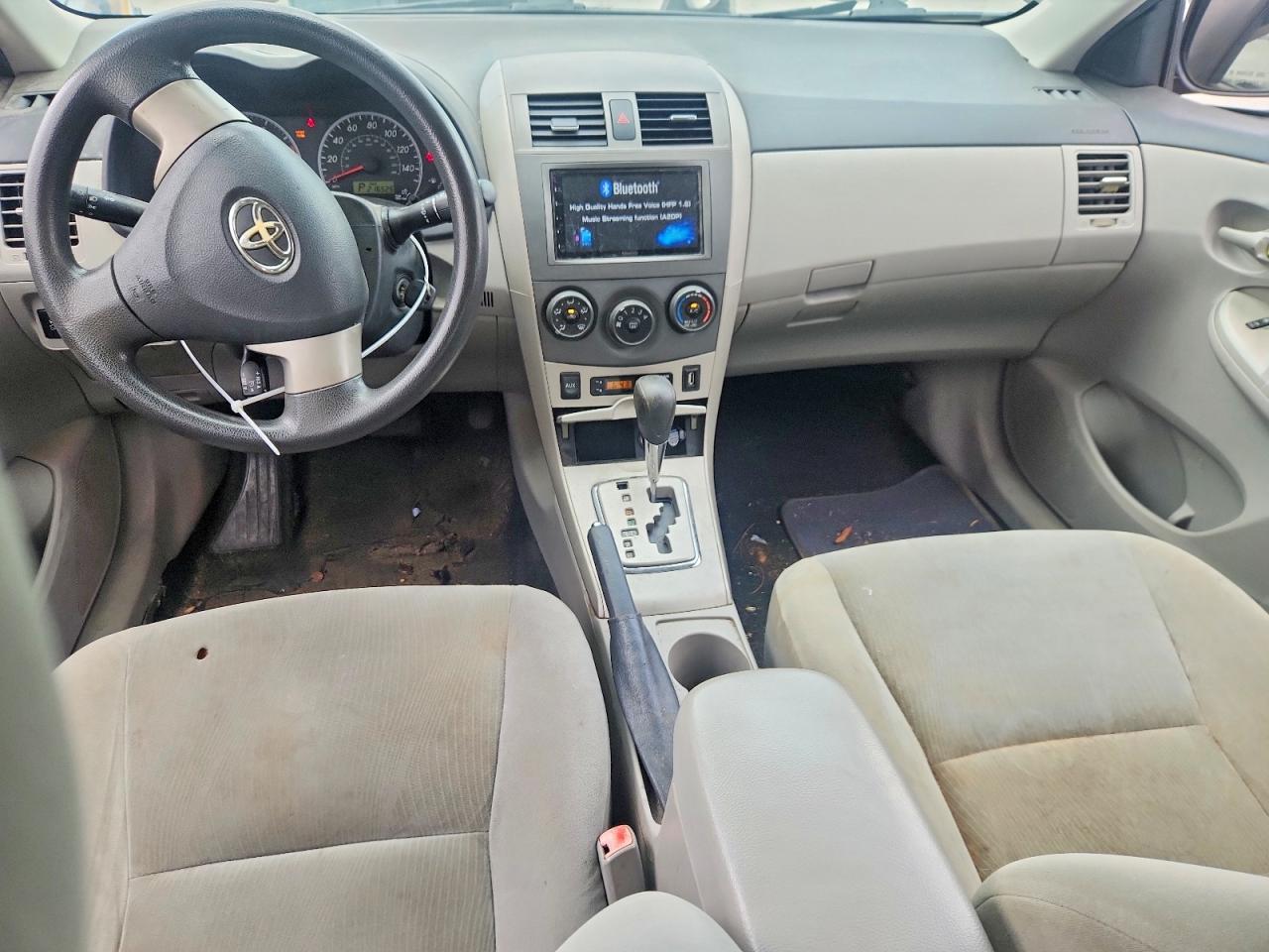2011 Toyota Corolla Le Red vin: 2T1BU4EE0BC569481