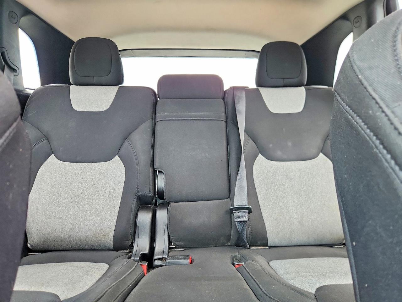 2014 Jeep Cherokee Latitude White vin: 1C4PJLCB0EW158157