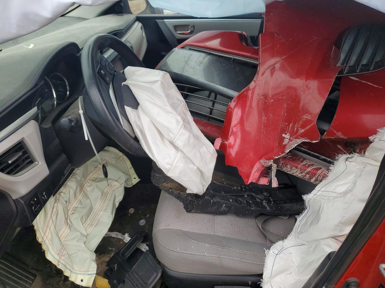 2015 Toyota Corolla Le Red vin: 2T1BURHE1FC376688