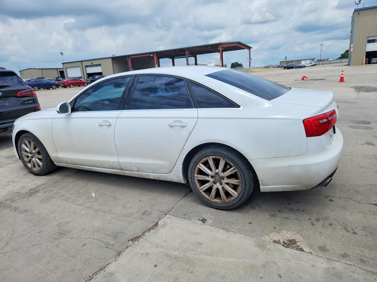 2014 Audi A6 Premium Plus Белый vin: WAUGFAFCXEN119914