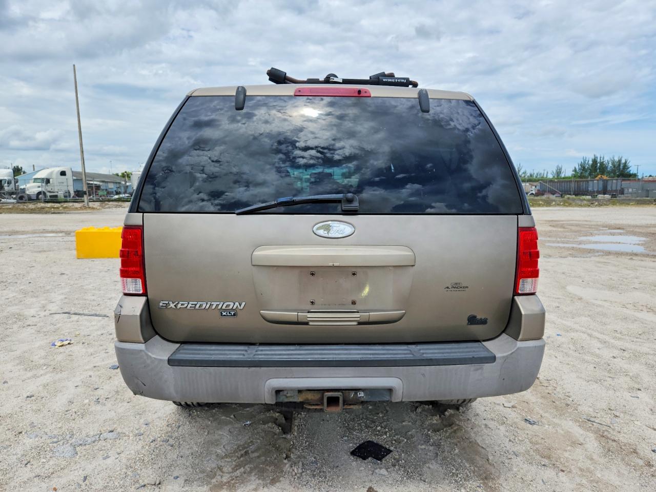 2003 Ford Expedition Xlt Cream vin: 1FMRU15W23LA96890
