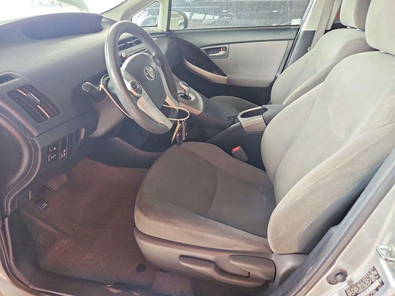 2014 Toyota Prius Three Серебряный vin: JTDKN3DU9E0363302