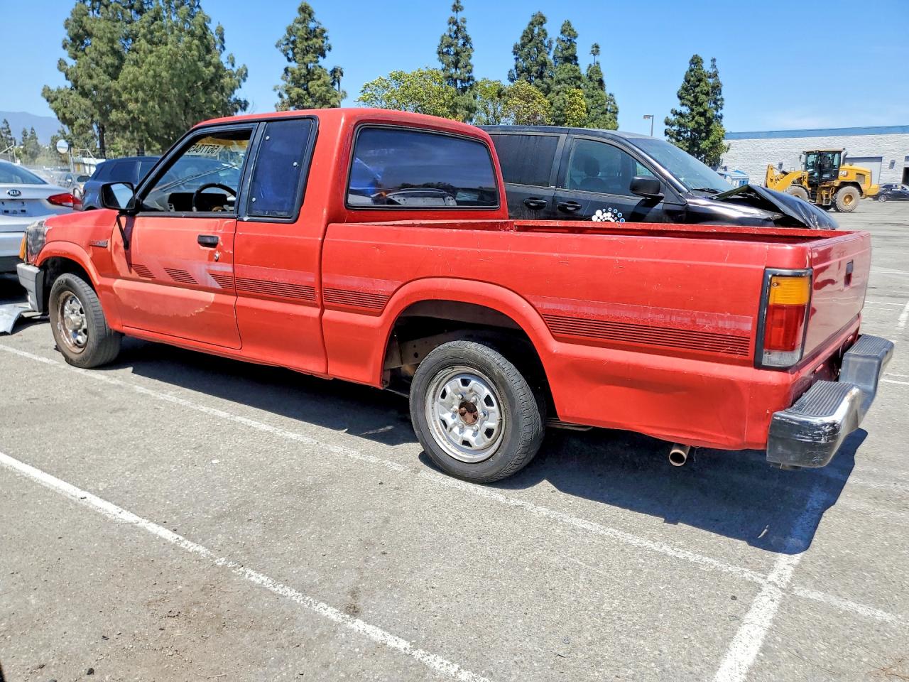 1991 Mazda B2600 Cab Plus Red vin: JM2UF3143M0116622
