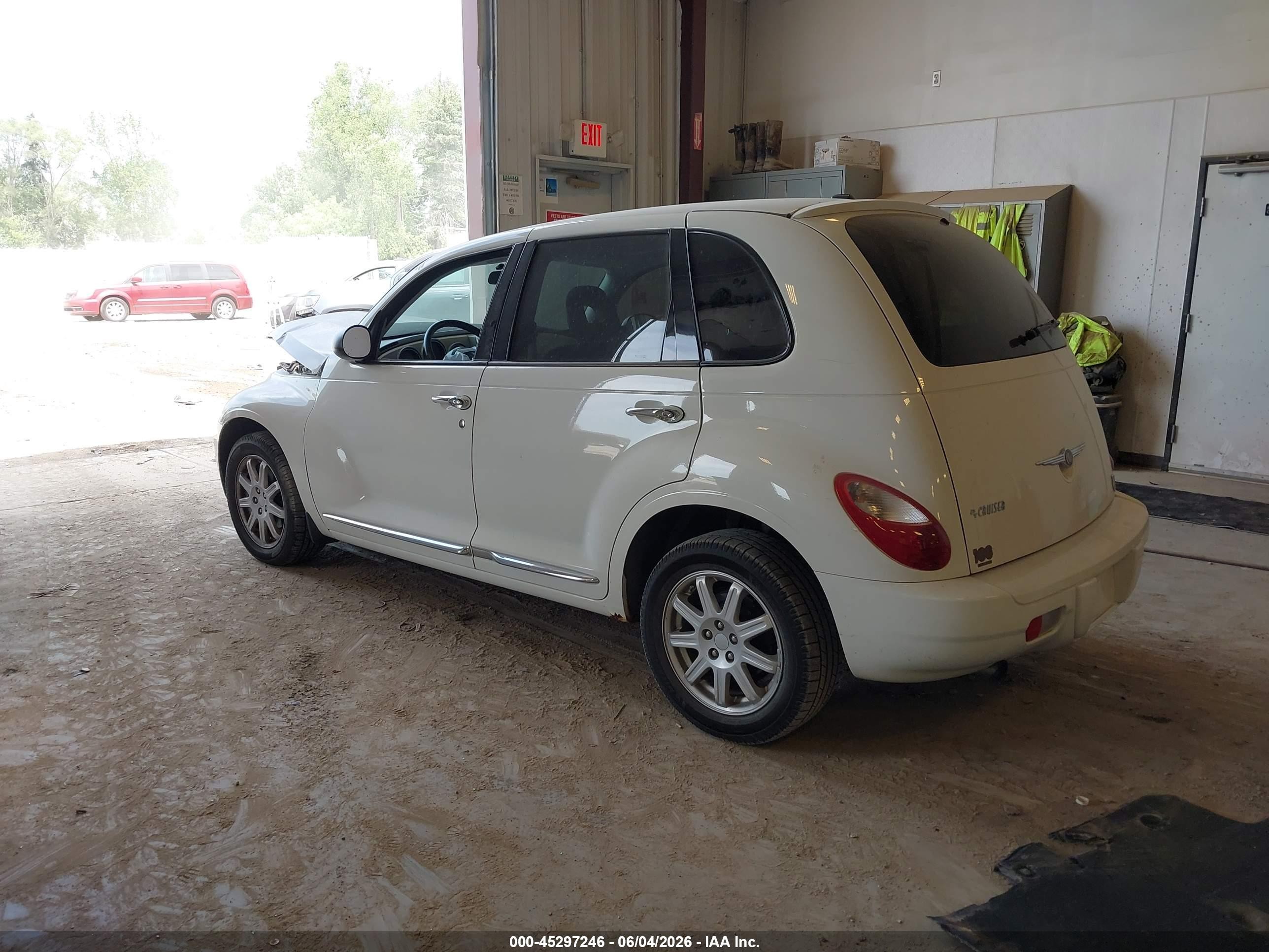 2010 Chrysler Pt Cruiser Classic White vin: 3A4GY5F92AT168571