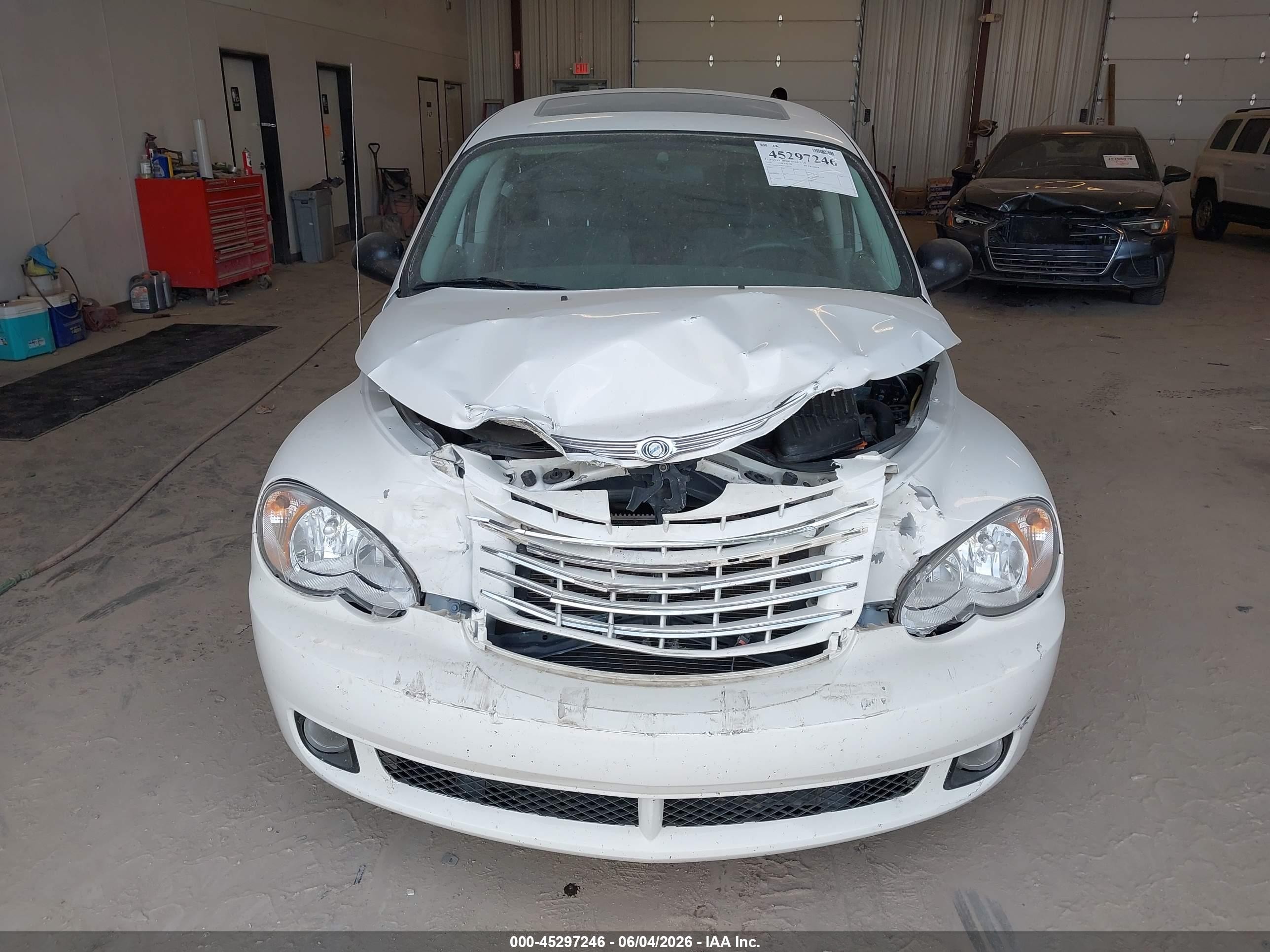 2010 Chrysler Pt Cruiser Classic White vin: 3A4GY5F92AT168571
