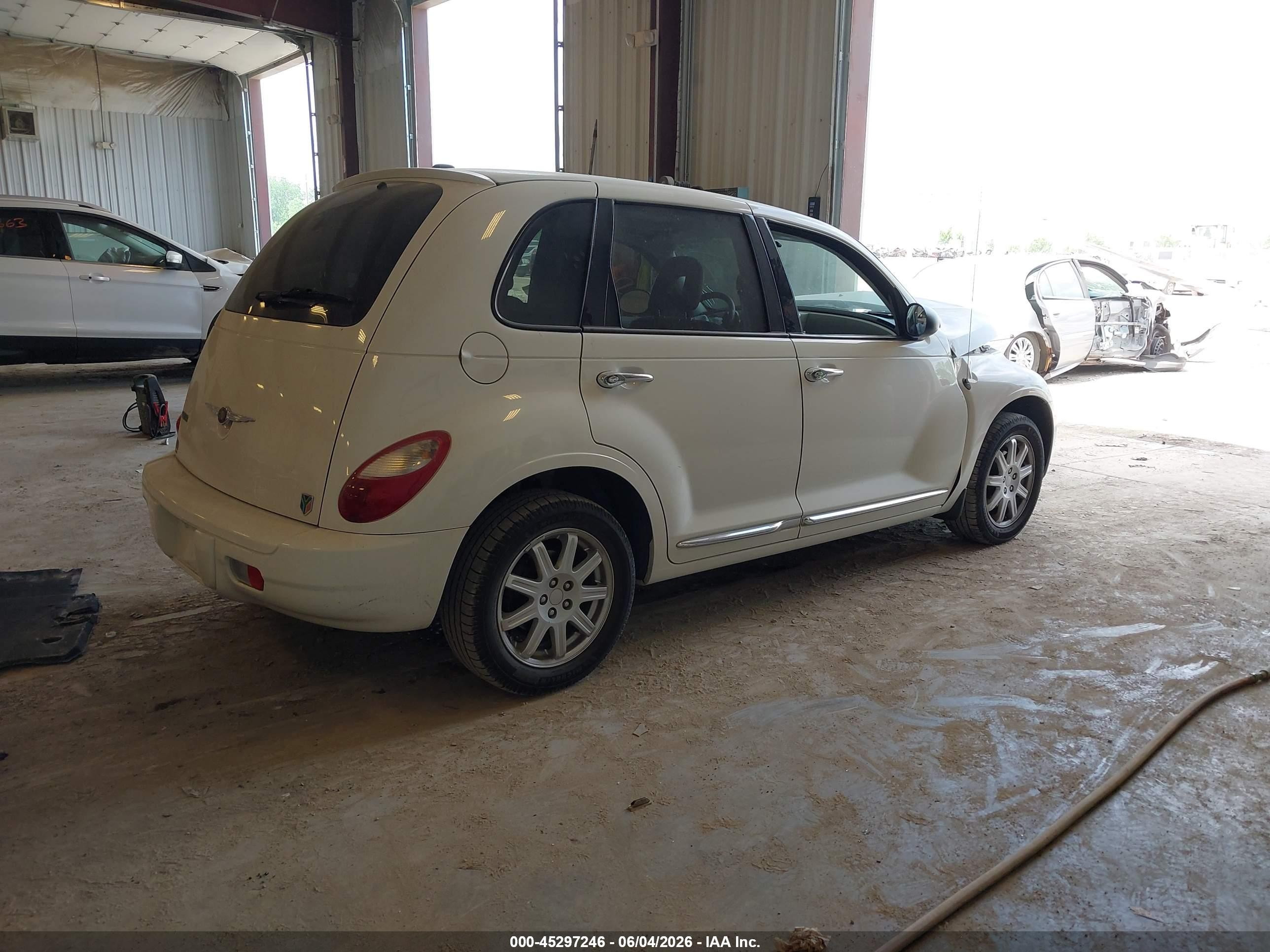 2010 Chrysler Pt Cruiser Classic White vin: 3A4GY5F92AT168571