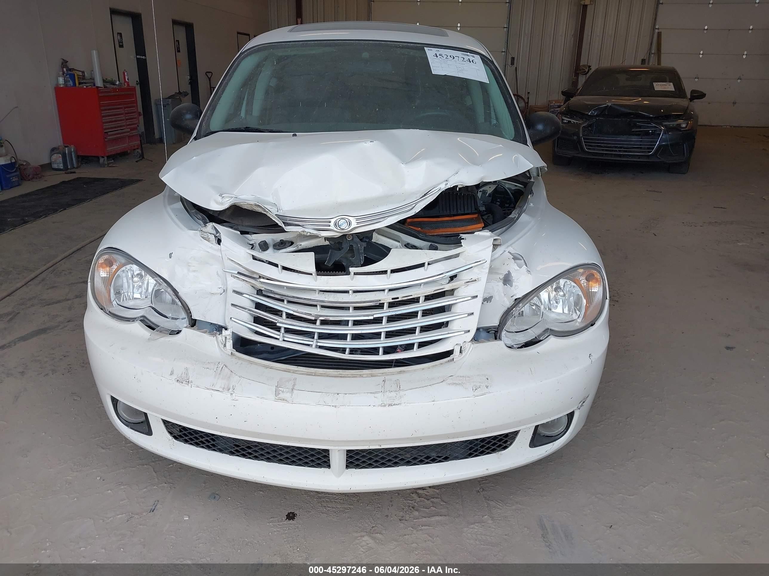 2010 Chrysler Pt Cruiser Classic White vin: 3A4GY5F92AT168571